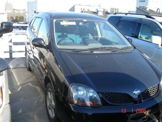 1999 Nissan Tino Images