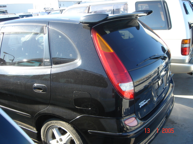 1999 Nissan Tino Pictures