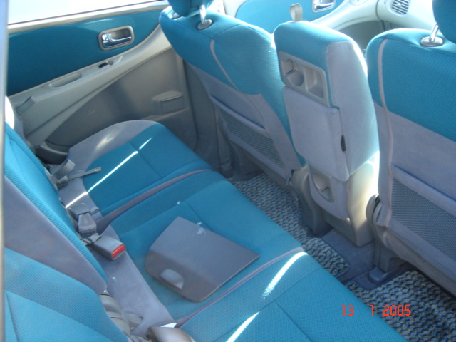 1999 Nissan Tino Pictures