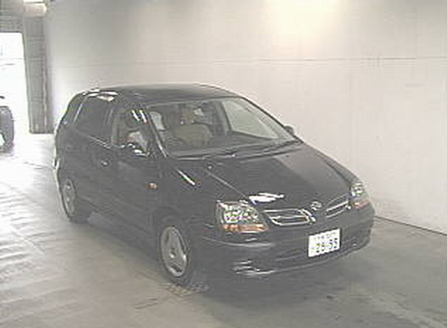 1999 Nissan Tino Photos