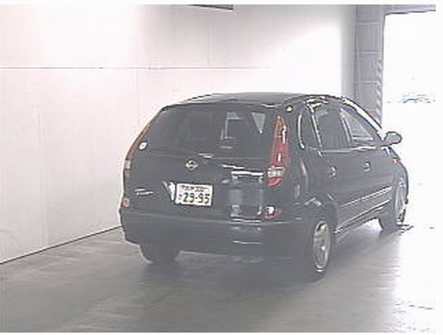 1999 Nissan Tino Photos