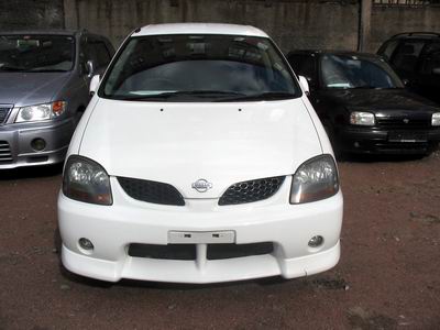 1999 Nissan Tino Pics