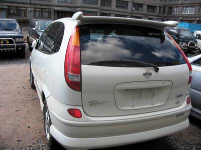 1999 Nissan Tino Pictures