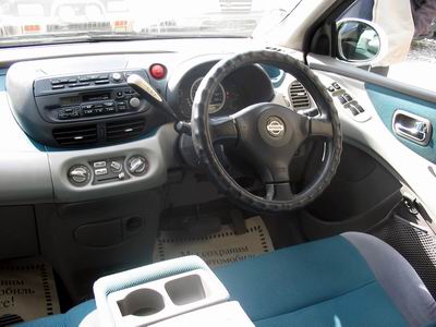 1999 Nissan Tino Pictures