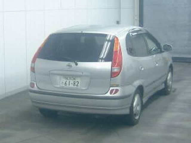 1999 Nissan Tino Photos