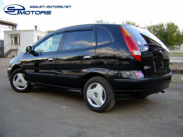 1999 Nissan Tino Photos