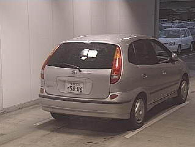 1999 Nissan Tino Images