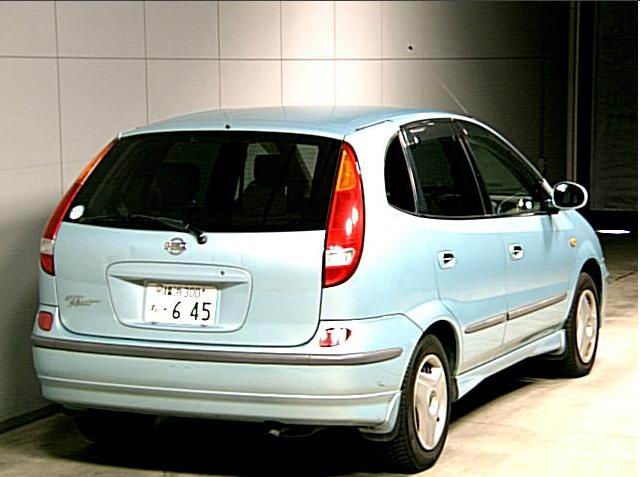 1999 Nissan Tino Pictures