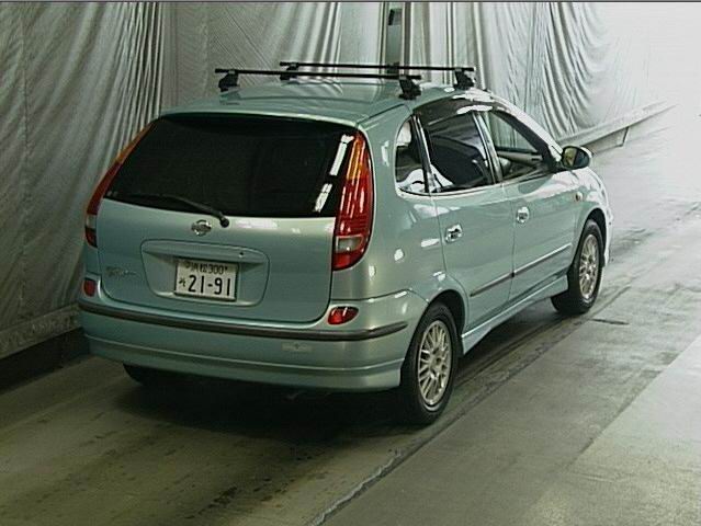 1999 Nissan Tino Photos
