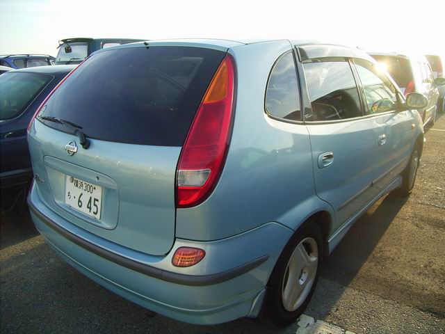 1999 Nissan Tino Photos