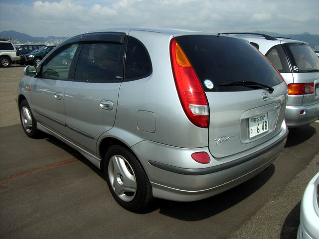 1999 Nissan Tino Pictures