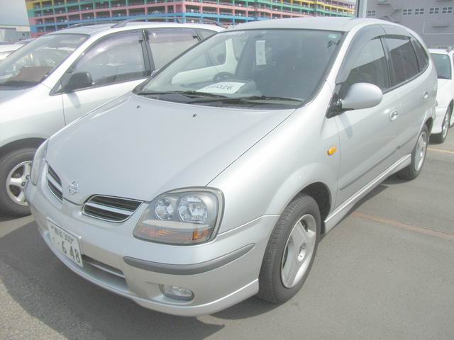 1999 Nissan Tino Photos