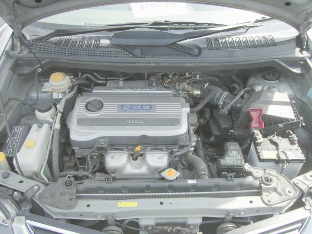 1999 Nissan Tino Photos