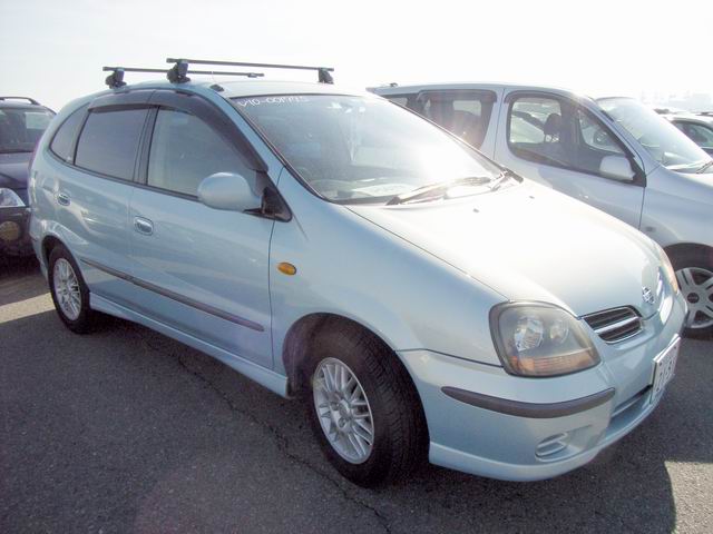 1999 Nissan Tino Pictures