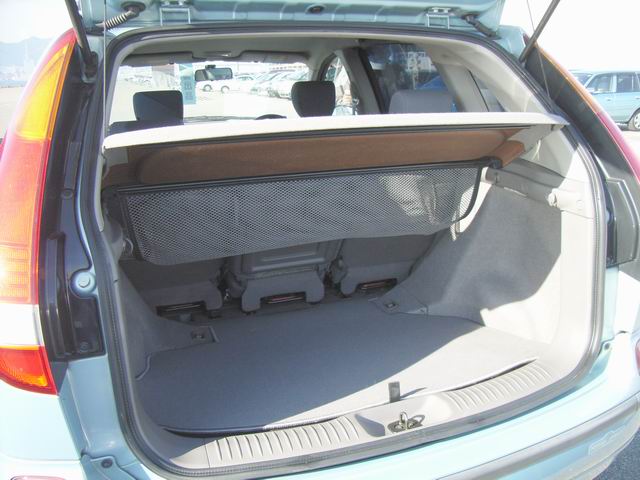 1999 Nissan Tino Photos