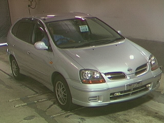 1999 Nissan Tino Photos