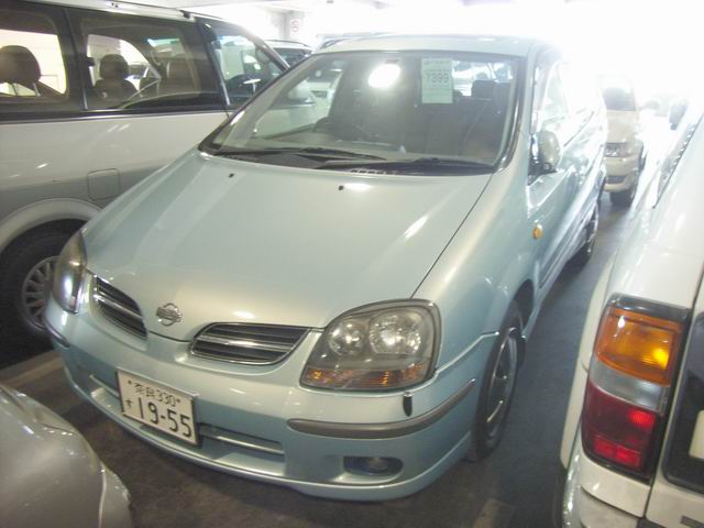 1999 Nissan Tino Photos