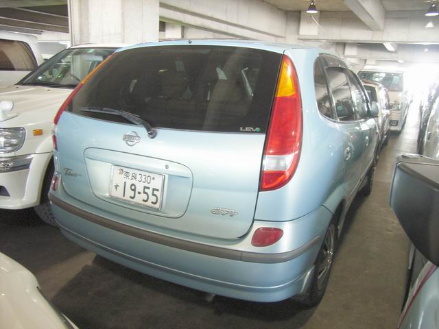 1999 Nissan Tino Pictures