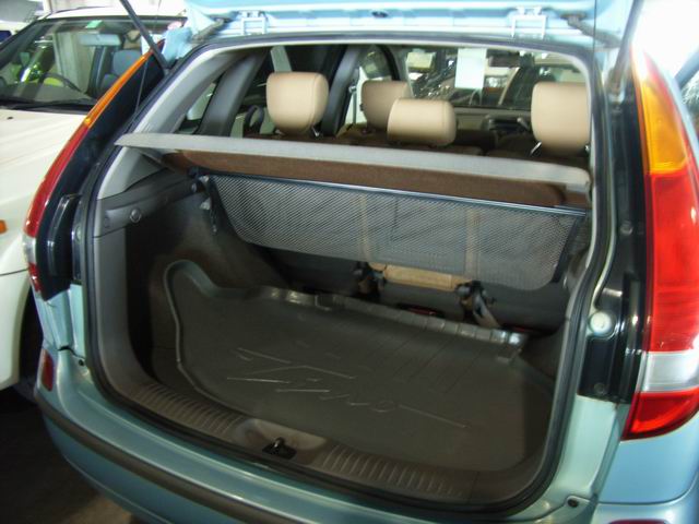 1999 Nissan Tino Photos