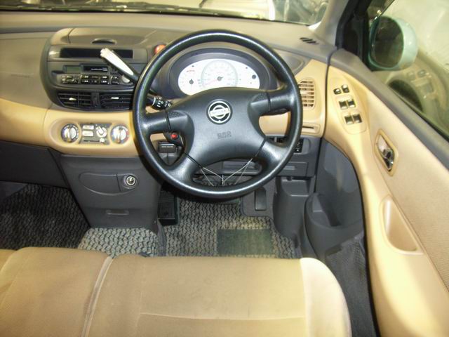 1999 Nissan Tino Wallpapers