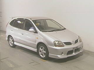 1999 Nissan Tino Pictures