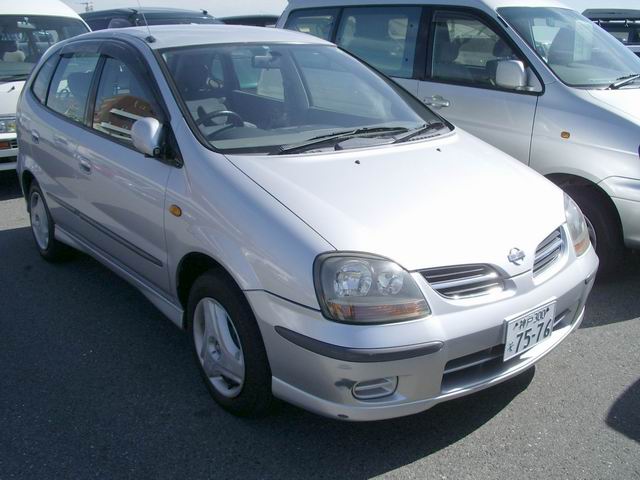 1999 Nissan Tino Pictures