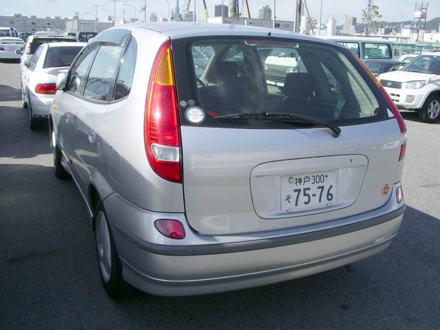 1999 Nissan Tino Pics