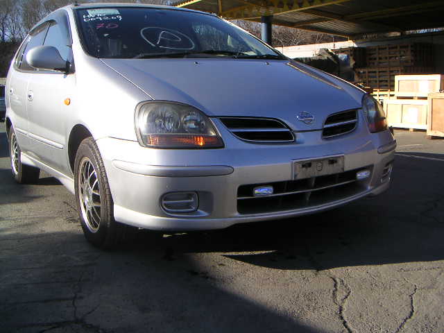 1999 Nissan Tino Photos