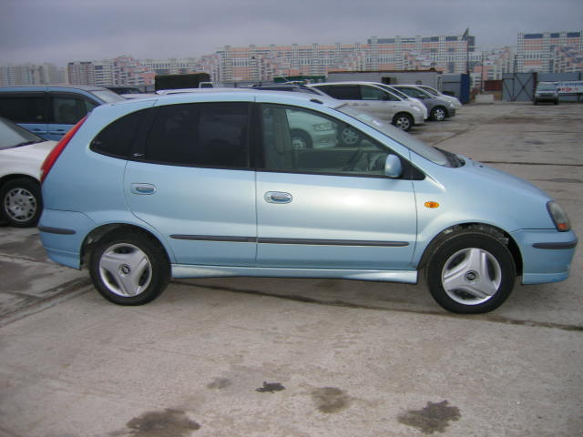 1999 Nissan Tino Photos