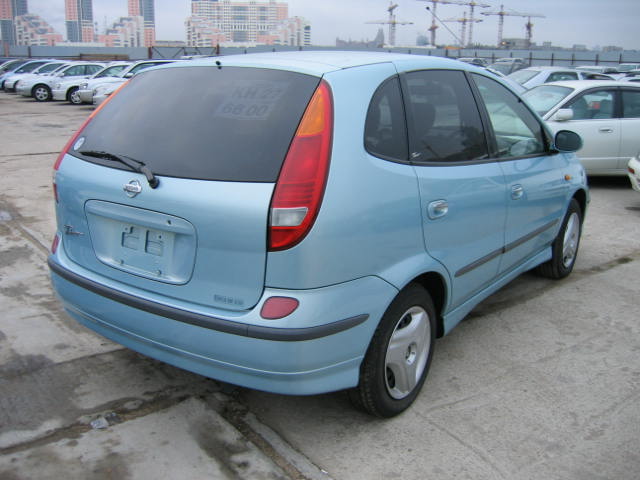 1999 Nissan Tino Pictures