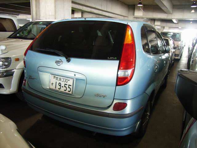 1999 Nissan Tino Pictures