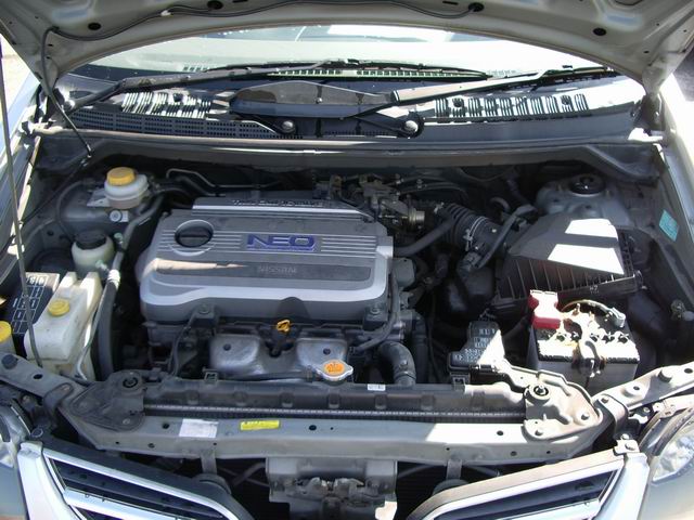 1999 Nissan Tino Pictures
