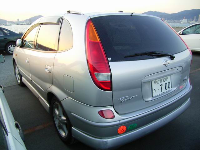 1999 Nissan Tino Images