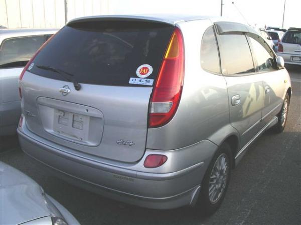 1999 Nissan Tino Photos