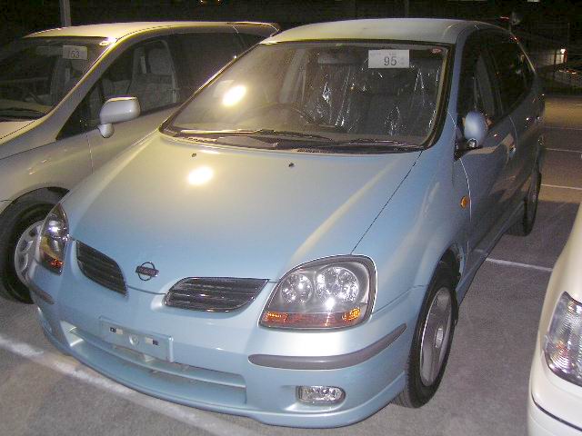 1999 Nissan Tino Photos