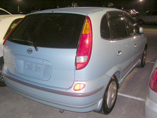 1999 Nissan Tino Photos