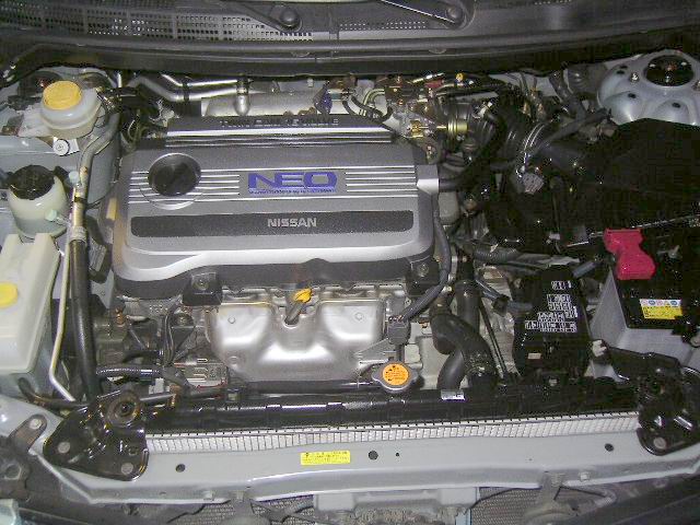 1999 Nissan Tino Photos