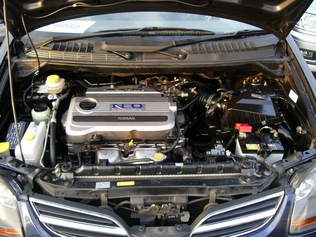 1999 Nissan Tino Pics