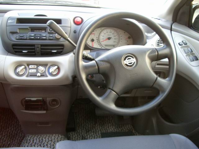 1999 Nissan Tino Pictures