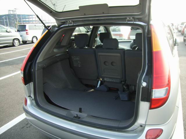 1999 Nissan Tino Images