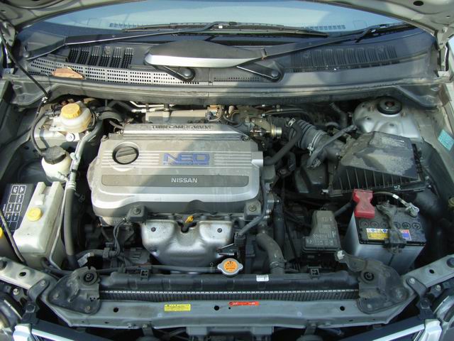 1999 Nissan Tino Pictures