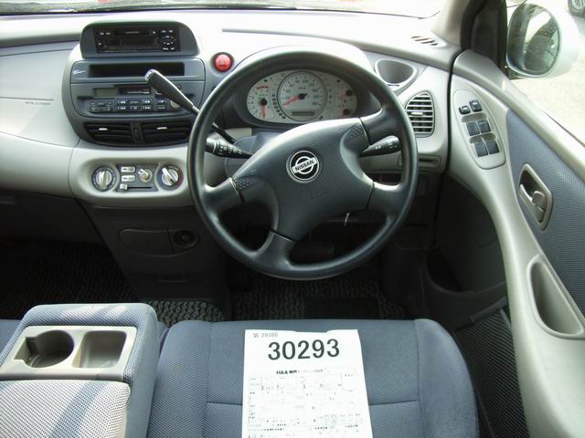 1999 Nissan Tino Pics