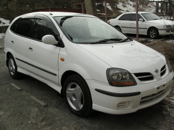 1999 Nissan Tino