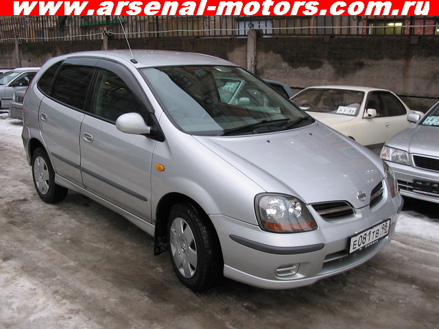 1999 Nissan Tino Photos