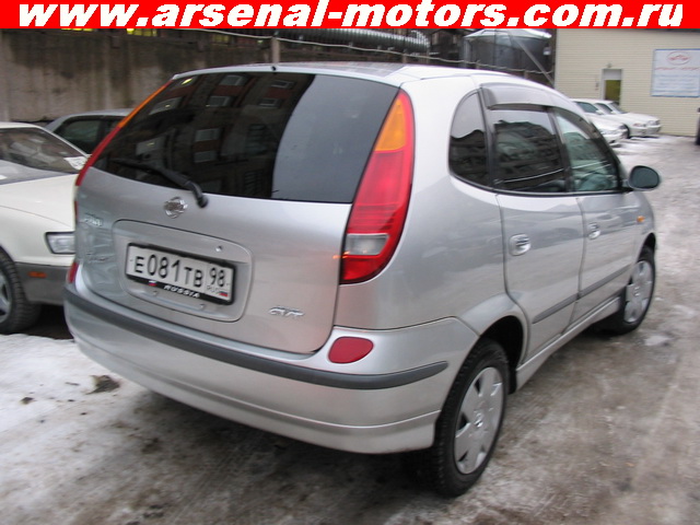 1999 Nissan Tino Pictures