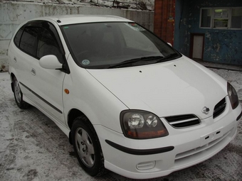 1999 Nissan Tino