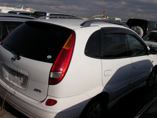 1999 Nissan Tino Pictures