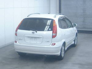 1999 Nissan Tino Photos