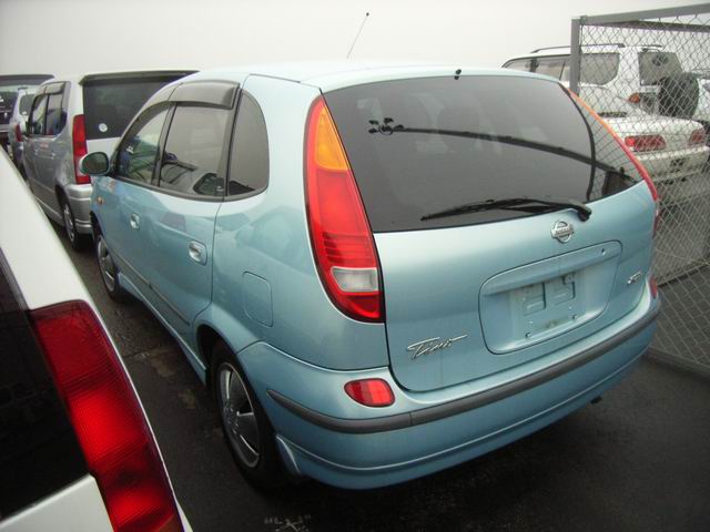 1999 Nissan Tino Pictures