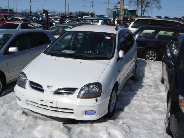 1999 Nissan Tino